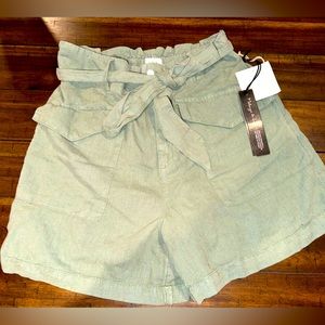 Nicole Miller olive green linen shorts NWT size medium with tie waist
